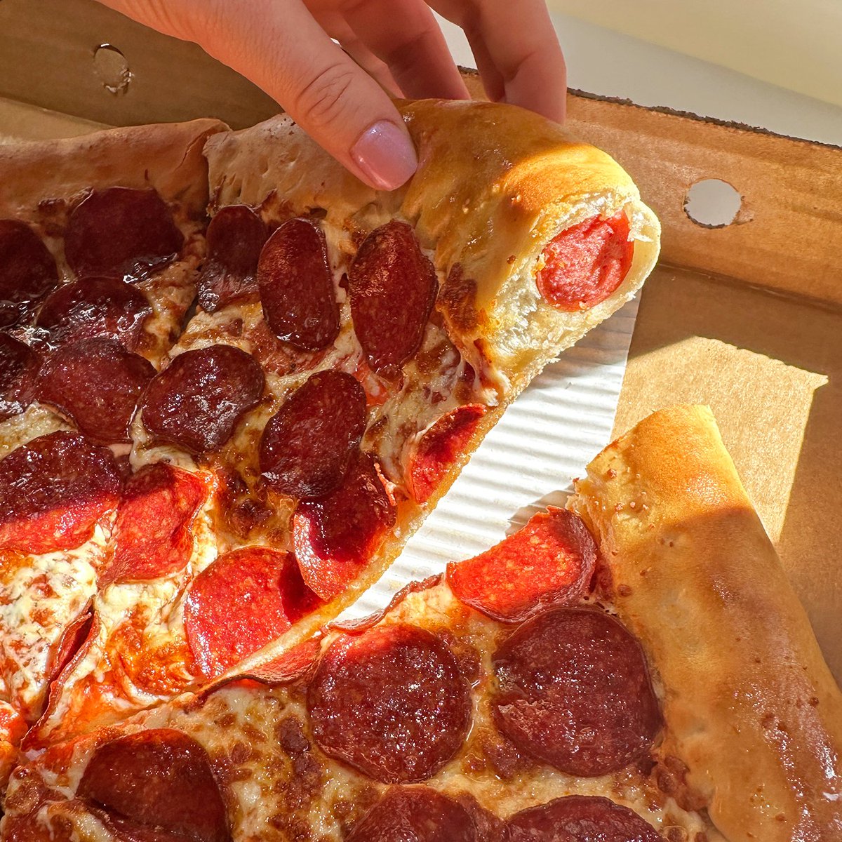 Pizza Hut Canada tweet media