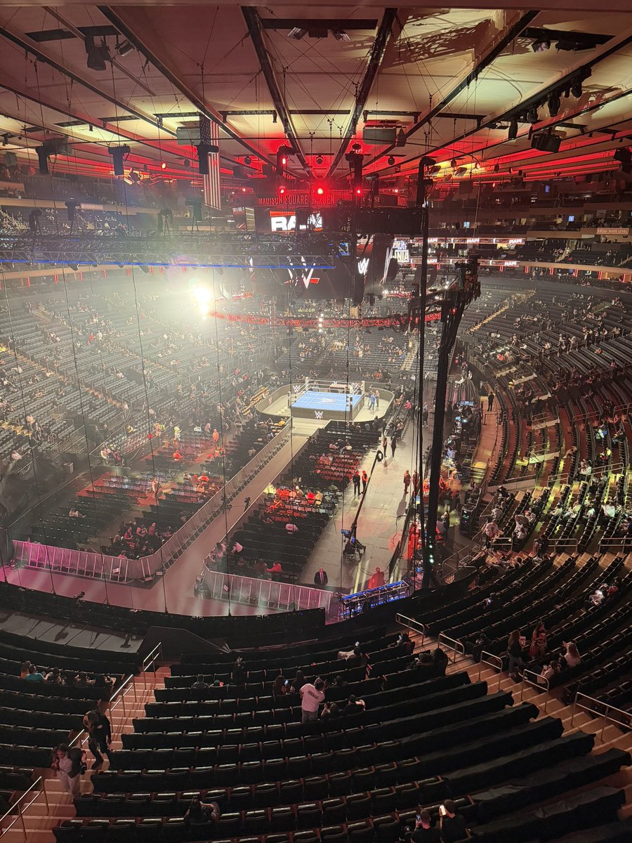 JAM_Creates's tweet photo. At @TheGarden For Monday Night Raw!! 
@Netflix @WWE #rawonnetflix https://t.co/XFq4bxgwKS