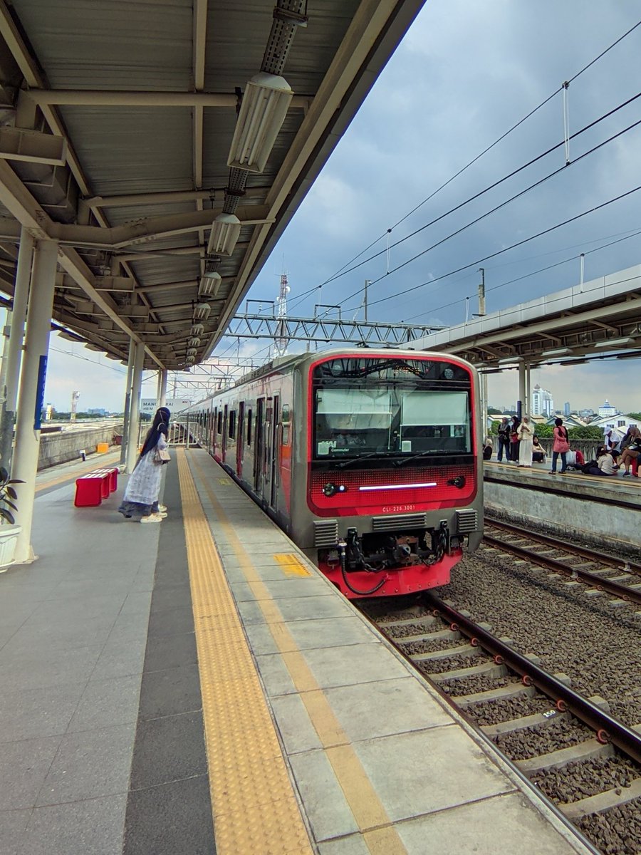KRL problematik 🗿

Masih mending JR 205 &amp; SFC120