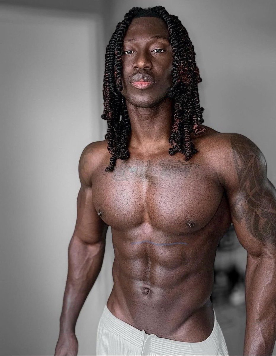 matureluv1's tweet image. “Don’t lose focus.”
#RoyalEnergy #MensStyle #BodyGoals #Confidence