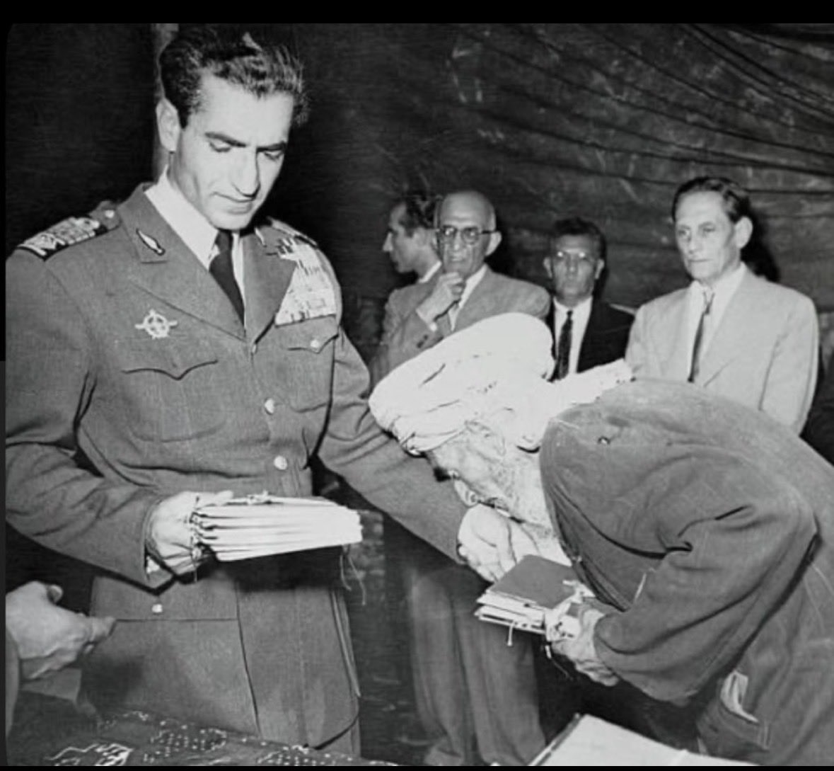 King Xerxes tweet media