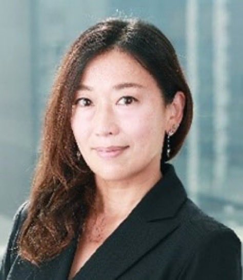 『薬を渡した記者』越前谷知子記者
中川昭一氏の酩酊会見前のランチに同席して「会見なくなったならこの薬飲んでゆっくり休んだら？」と薬を渡し、中川氏が薬を飲んでワインを一口飲んだ直後
越前谷記者は周囲に『おもしろいことが起こるわよ』と言いました…。