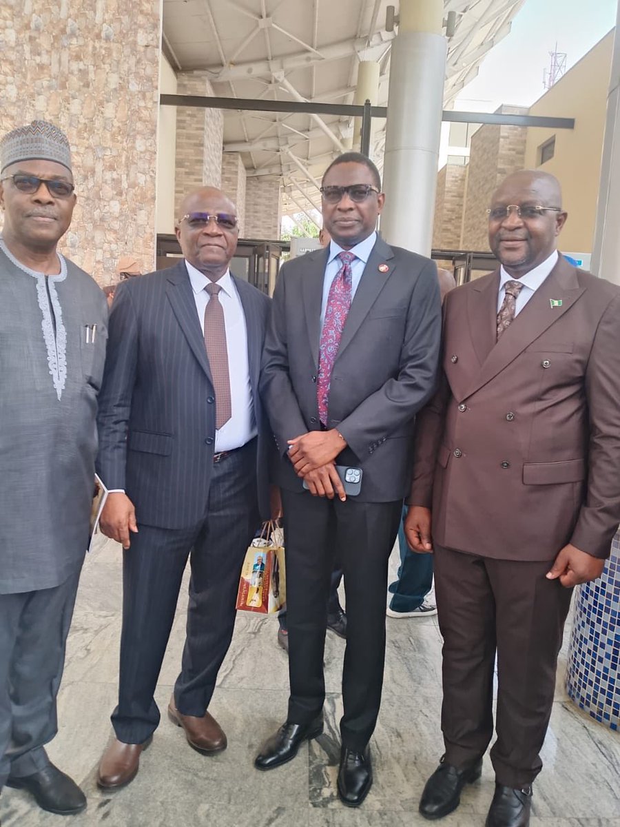 Sunday Dare,CON tweet media