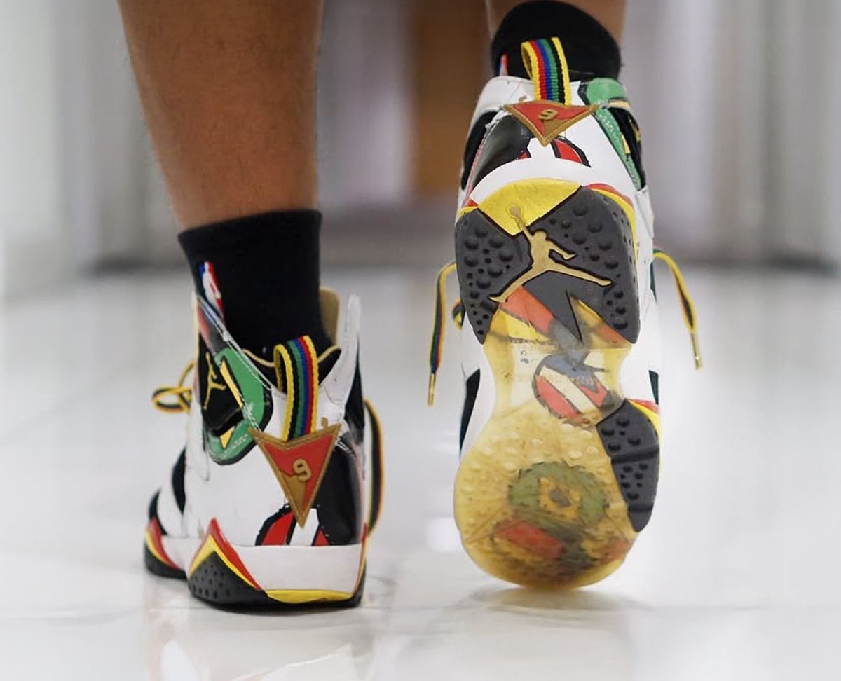 JustFreshKicks tweet media