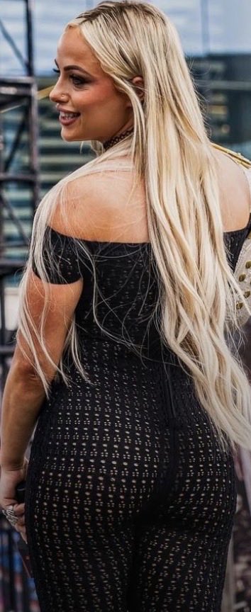 FEMCRAVER's tweet photo. @YaOnlyLivvOnce or La Primera @Steph_Vaquer https://t.co/FiOyh8Kwfy