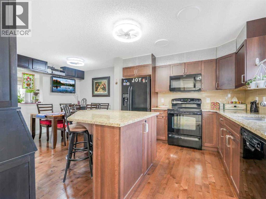 GerrikRipley's tweet photo. Checkout 234 Robinson Dr Leduc! 
High end townhouse in Robinson with a double detached garage, tons of storage space, and a bonus loft room with balcony! 

https://t.co/9mfxb1RDIR https://t.co/QwYcKxMmqu