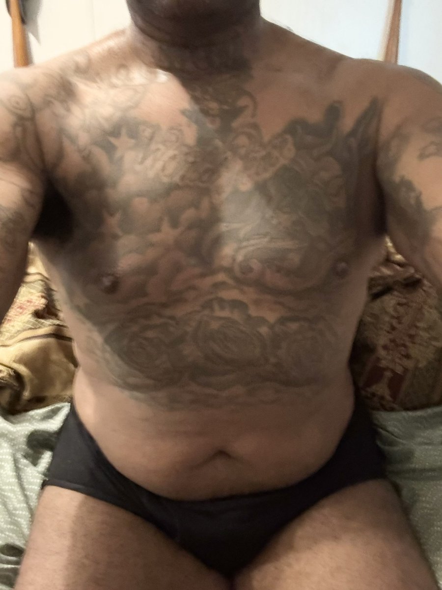 MarquayRockstar's tweet photo. 😜 🤟🏽 Fresh out the shower and freshly manscaped.😜 👌🏽
😉Felt like showing a little skin today.😘
🫦 Still thick but had to snatch / tone this body up a tad bit and shed a few pounds.💪🏽
Getting my nipples repierced soon 🔜 : To be continued….😉
#ThickFit #BodyUpdate 💪🏽 https://t.co/pcpH0h8dbY