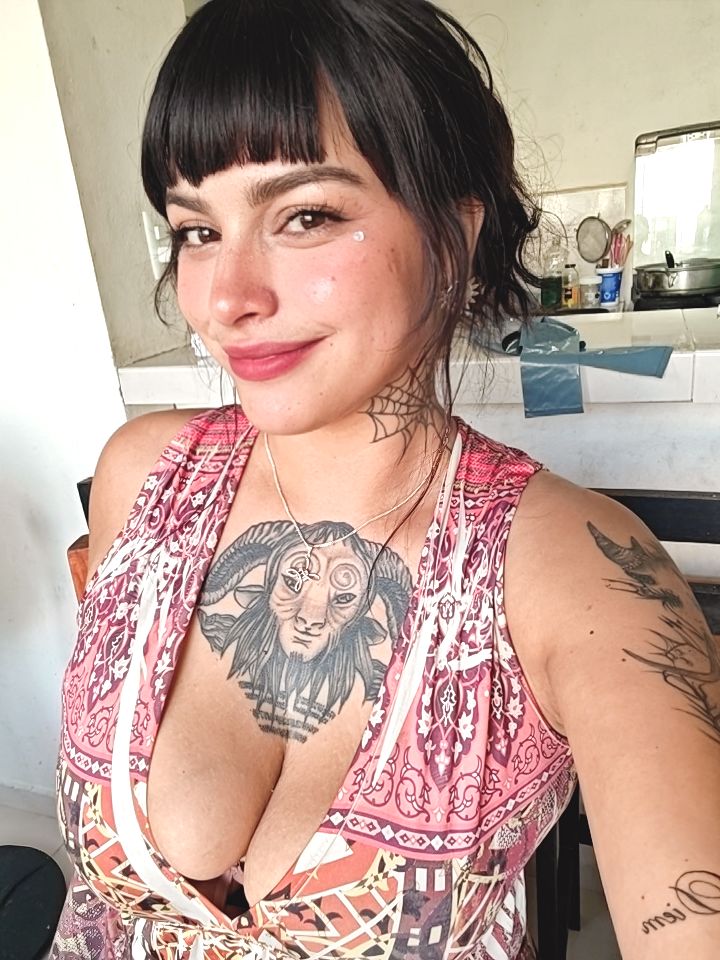 Hannia Lozz tweet media