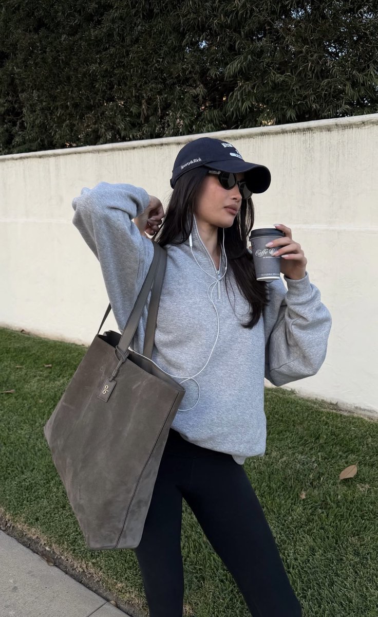 Monday essentials. 🖤
Coffee &amp; a bag of snacks.😎