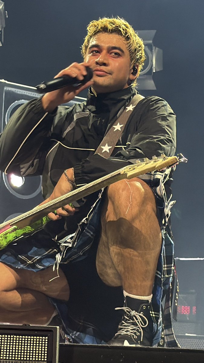 LiamsSunsetter's tweet photo. This is your daily reminder that Calum is wearing KILTS, not skirts!!! https://t.co/HVyUrFUW5c