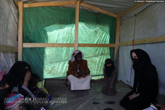 Toastiewiththe's tweet image. #AngelinaJolie #MotivationalMonday
Angelina Jolie Brasil
March 8, 2022. Wandering the alleys of Sana'a's old city and visiting Al Raqah, home to around 130 displaced families. Yemen.