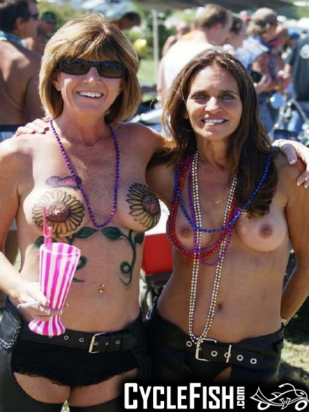 CycleFishEvents's tweet photo. Some more women dressing for the warm weather bike rallies! Find all the best Motorcycle Events on https://t.co/LnWgOlNJEn
#bikergirl #bikerbabe #motorcyclerally #toplessinpublic https://t.co/3LcVuCH7vD