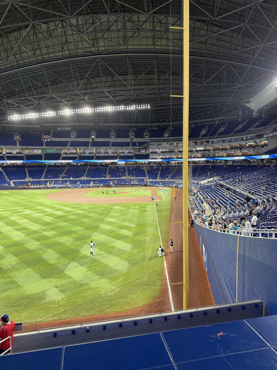 Kelly McCarthy tweet media