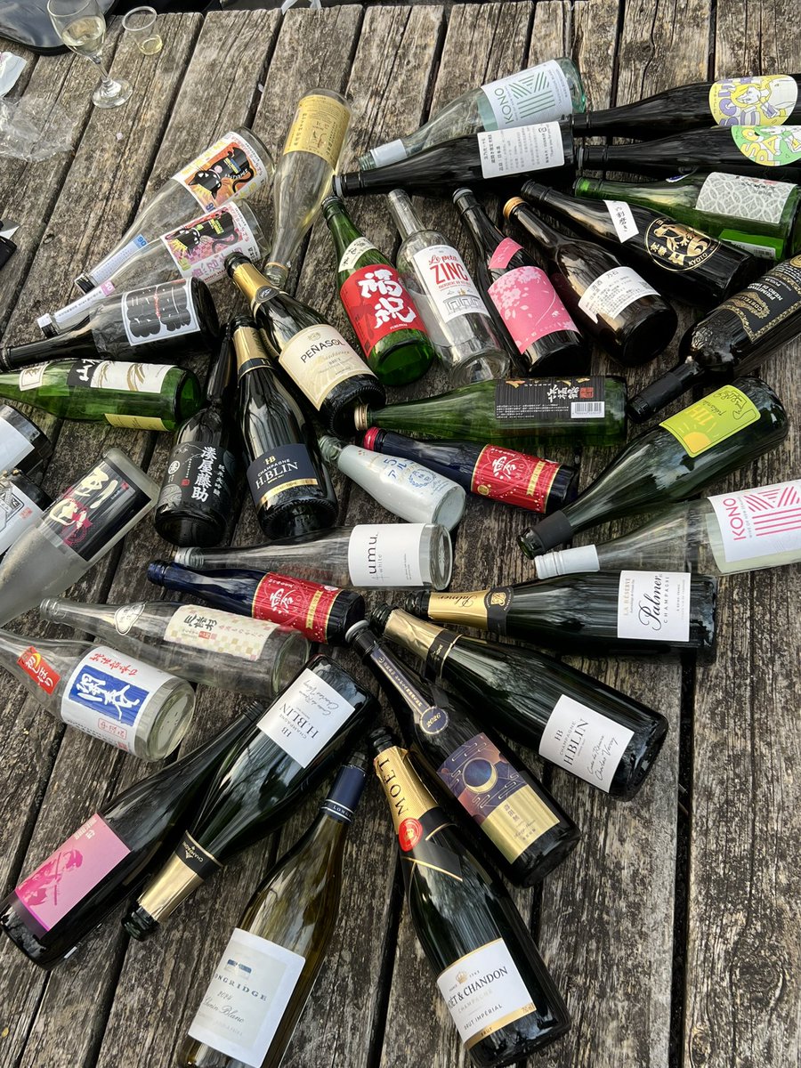 先日の鴨川花見会楽しかった！
出会いと別れの季節に相応しく、
最後にご挨拶できたり初めましてが
できたりと感慨深い会になった🥺

日本酒にワインにたくさん飲めたし満足
onaiさん皆さんありがとうございました！