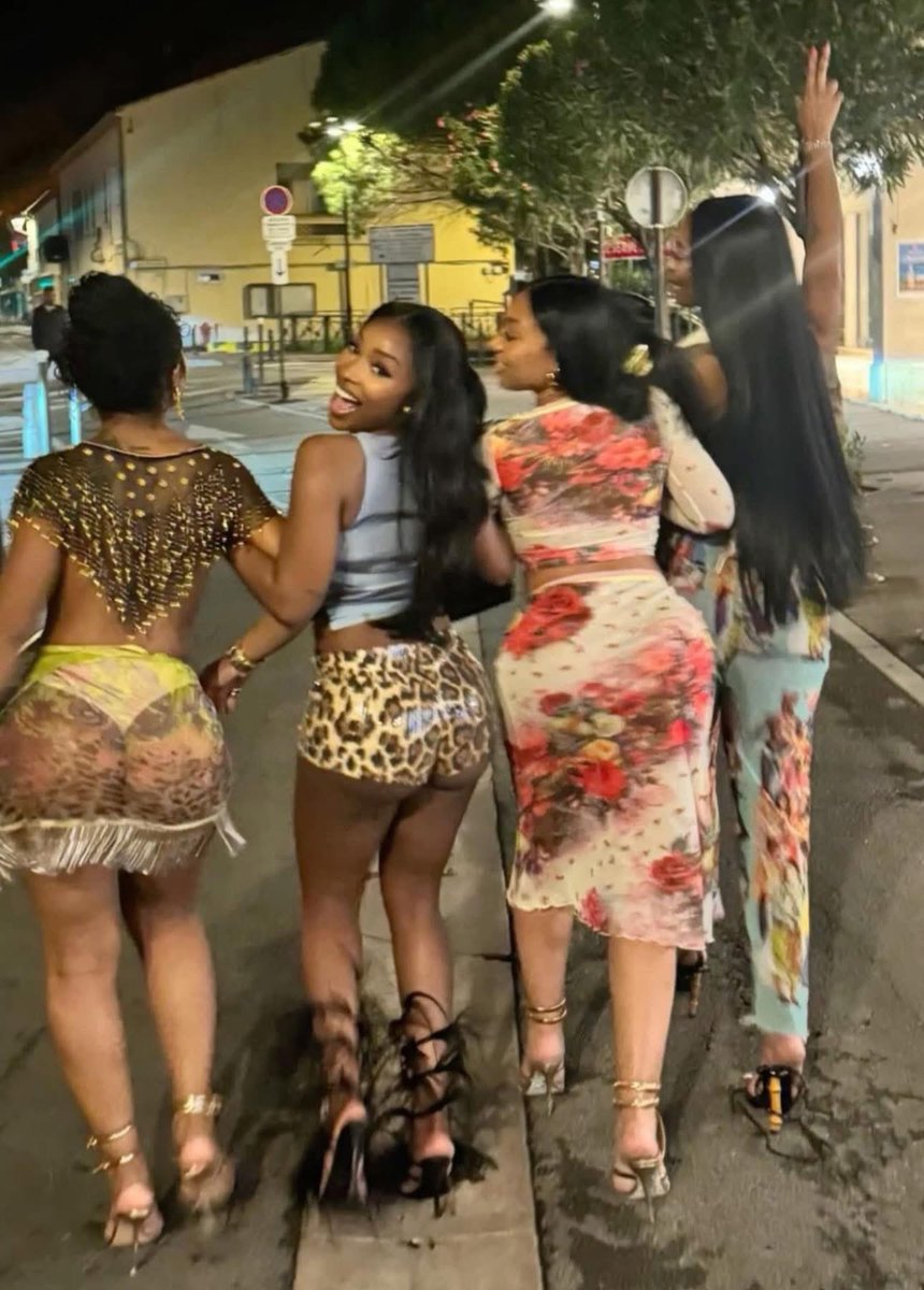 layxsnv's tweet photo. One night out with yo hgs really do make life worth living again🥹🤞🏽 https://t.co/quoVtdCJdM