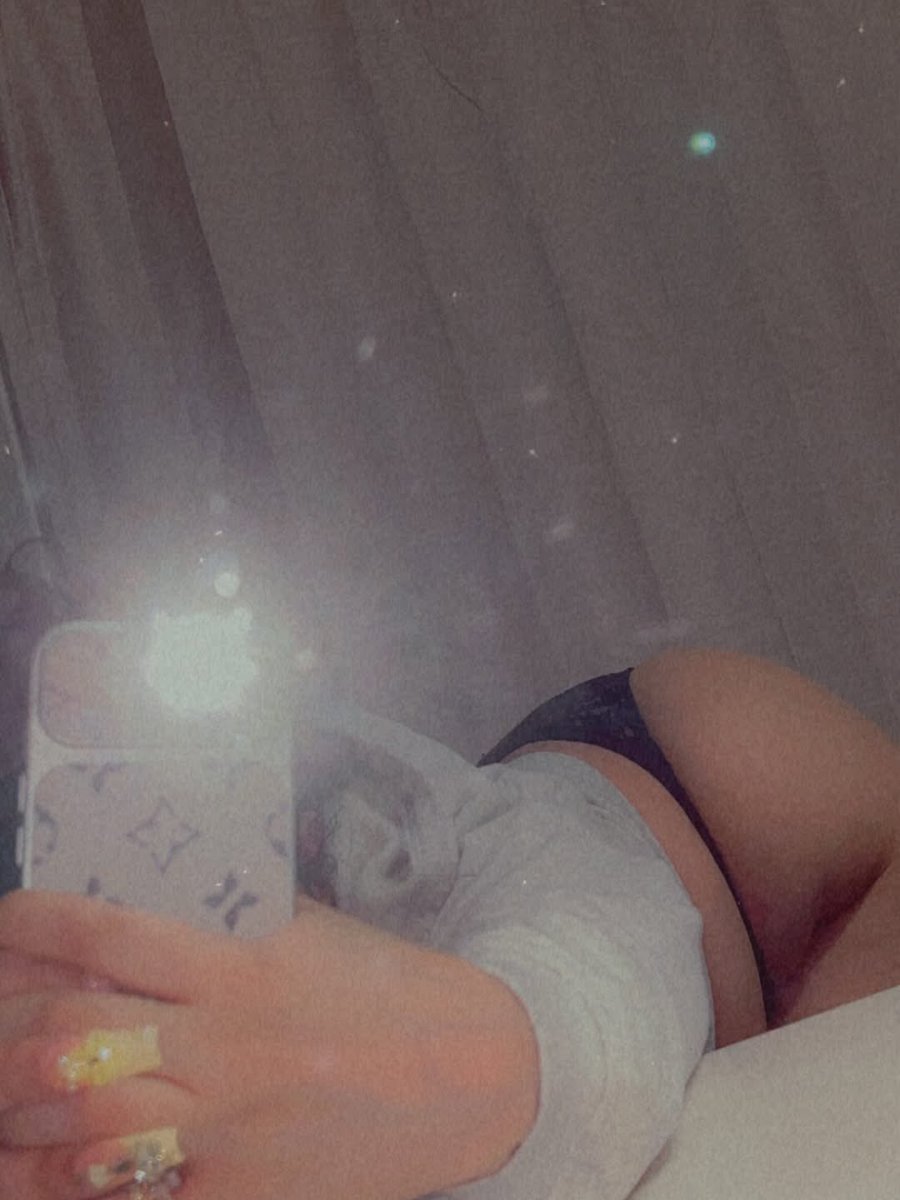 فرح خاضعة قمر tweet media