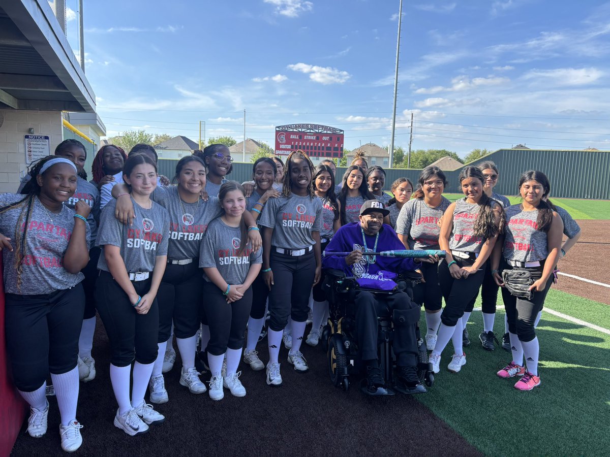 CyLakesSoftball's tweet image. Thank you to @_CoachBess for coming out today and sharing a word with our girls! #Grateful #Proven #WAWG @lakes_athletics