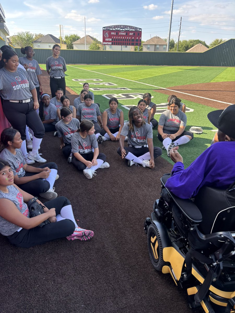 CyLakesSoftball's tweet image. Thank you to @_CoachBess for coming out today and sharing a word with our girls! #Grateful #Proven #WAWG @lakes_athletics