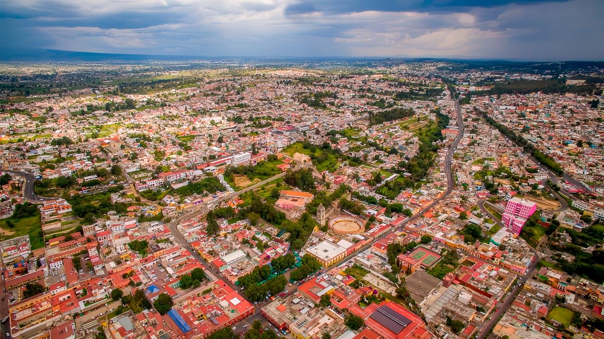NATlaxcala's tweet photo. ¡El cielo de #Tlaxcala se pinta de historia y nuestro corazón de turquesa! 🦋 Iniciamos las vacaciones admirando la majestuosidad de Tlaxcala. Un recordatorio de que lo más valioso que tenemos es nuestra identidad.

¡Felices #vacaciones a toda la fuerza aliancista! 🙌✨ https://t.co/mPDv2igaa1