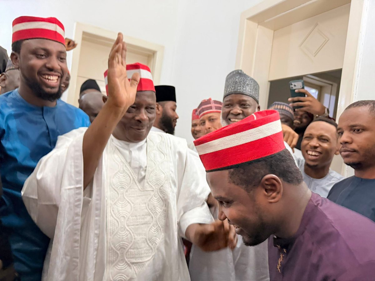 ᴀꜰᴏʟᴀʙɪ➐ tweet media