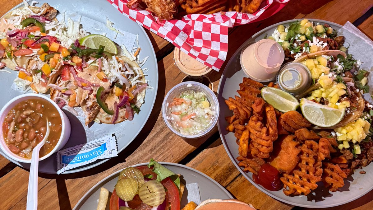 visitsouthpadre's tweet image. Tu descanso de Semana Santa ha comenzado 🌊☀️

Es momento de relajarte, disfrutar del sol, la playa y crear recuerdos inolvidables con las personas que más quieres. ¿Cuáles son tus planes para disfrutar al máximo?

#SemanaSanta #TexasBestBeach #SPI #SouthPadreIsland