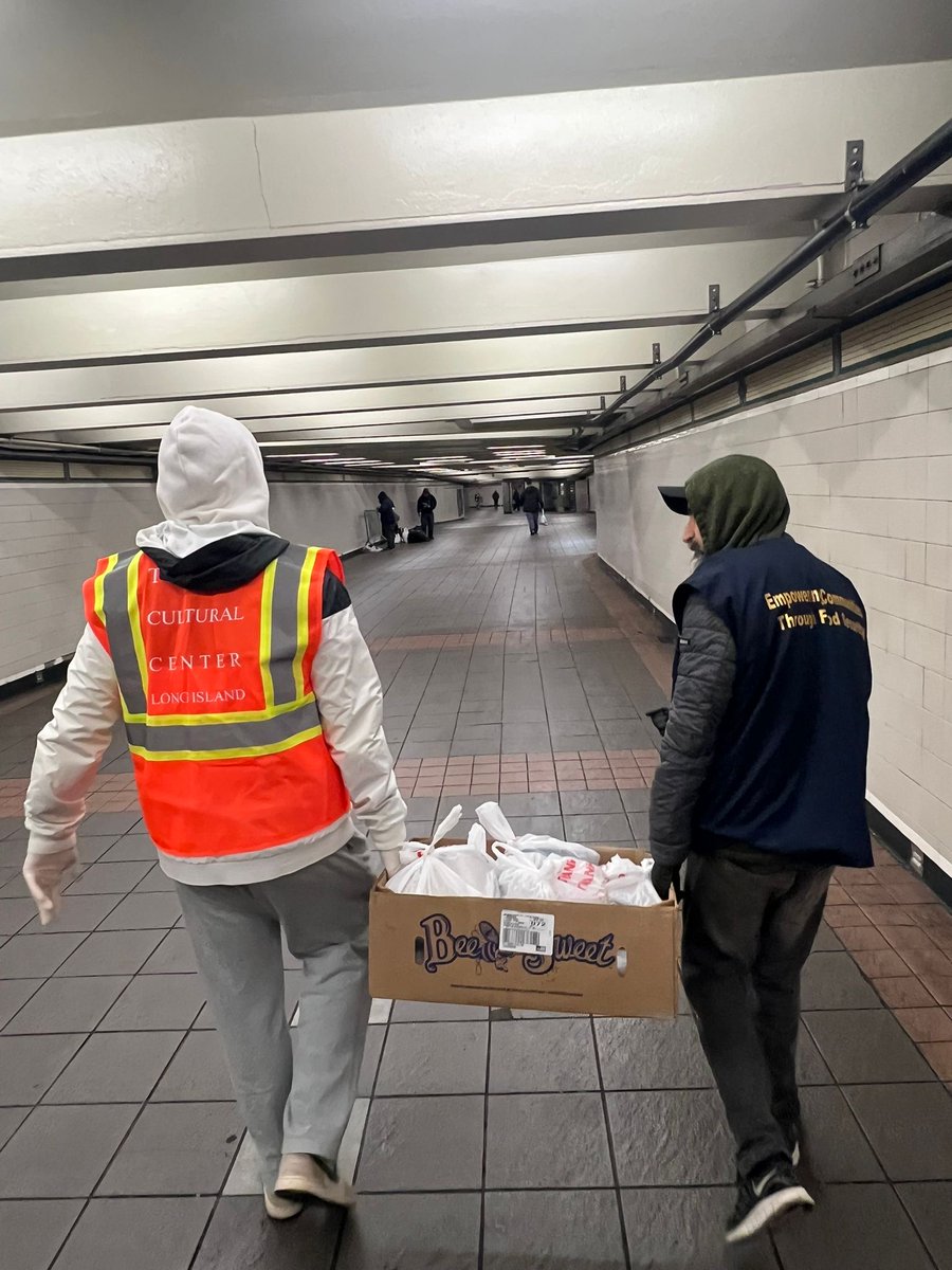 TCCLongIsland's tweet photo. During Ramadan (Feb 28, 2026), volunteers from the Turkish Cultural Center Long Island Youth Club distributed hot meals, hygiene supplies, and clothing to around 200 people in need in Manhattan.
Thank you to all our volunteers! ❤️
#Ramadan #CommunityService #TurkishCulturalCenter https://t.co/UAAaUU4snp