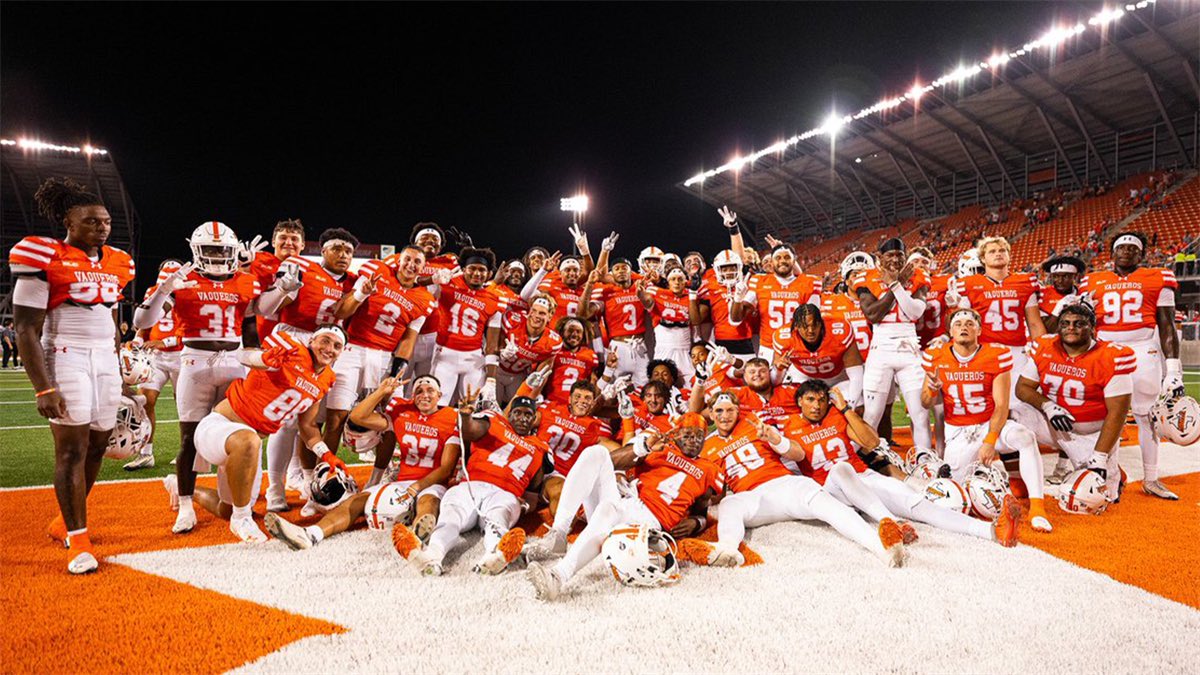 bigKaiR's tweet photo. #AGTG after a GREAT conversation with @COACH__LOCK I am blessed to receive my second D1🅾️ from @UTRGVFootball !!!

@Coach_JDarby 
@DLCoachHenry_56 
@CoachYancey16 
@CoachBGamble 
@CoachTBush https://t.co/Q1FJtbys9K