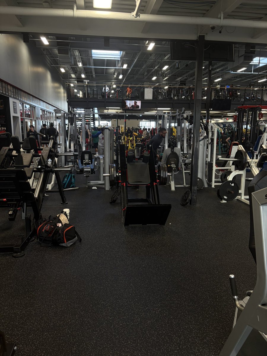 dtyler_upnext's tweet photo. Leg Day Work!! Squat :405 working 3-5 reps, Leg Press :10 reps #HDBG #AGTG #ILIFT https://t.co/Ma42vjAn38