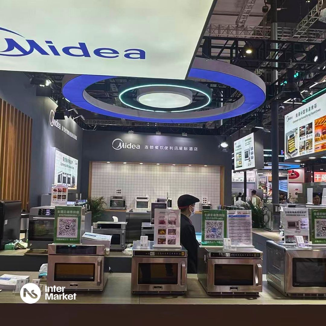 NSInterMarket's tweet photo. Jose Nicho CFSP, Fundador y Propietario de NS InterMarket se encuentra en la feria de HOTELEX en Shanghai fortaleciendo lazos con fabricantes representados y conectando con importantes actores de Latinoamérica y el Caribe.

Destacamos la presencia de nuestros fabricantes representados 
✅ Midea Commercial Microwave Appliances Division
✅ Jiwins - smallwares, organización y artículos de limpieza para el mundo del foodservice
✅ Sulte - especialistas en soluciones de inducción 

Nos es grato saber que hay varios socios de la región que han viajado al show para descubrir nuevas oportunidades para Latinoamérica y el Caribe. 

#DescubreNSI #B2B #Horeca #LATAM #Latinoamerica #Caribbean #Foodservice