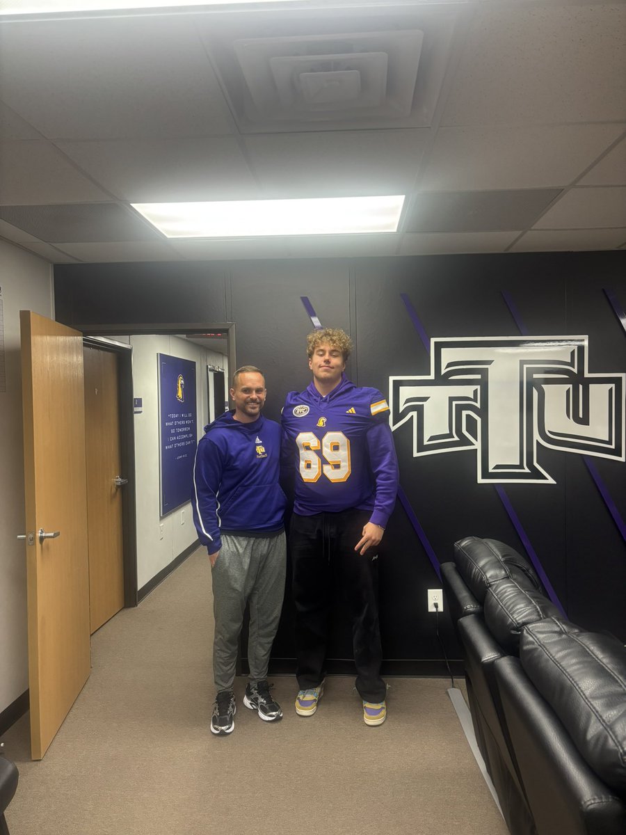 Jan Pyc TN Tech OG 6‘5 300lb tweet media
