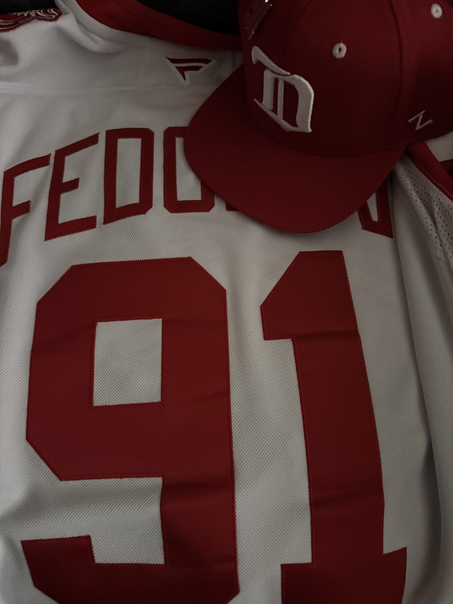 Making the drive to Pittsburgh in the morning to cheer the boys on! <a href="/DetroitRedWings/">Detroit Red Wings</a> #LGRW