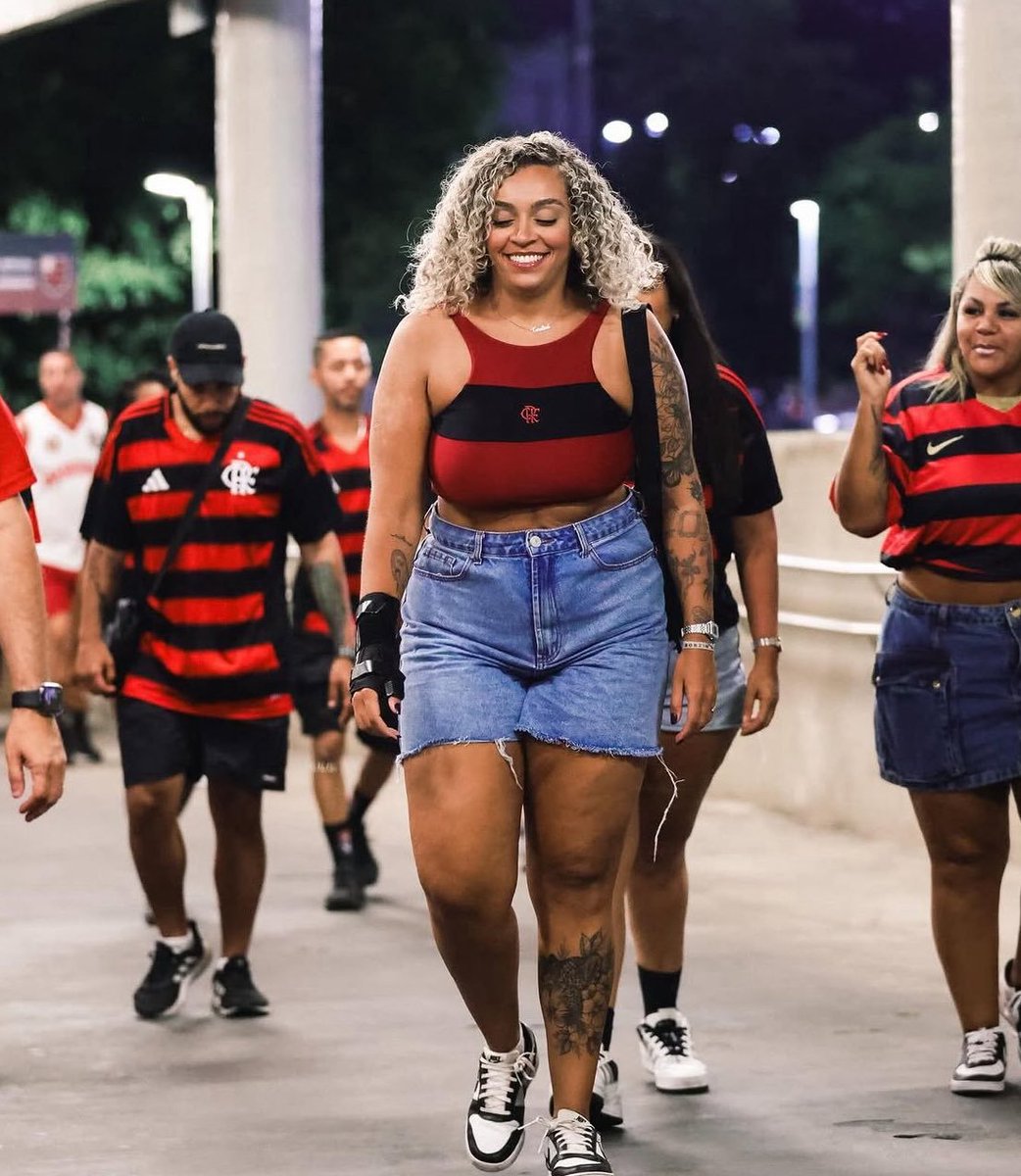 Treino de perna as 11h de sábado da Silva tweet media