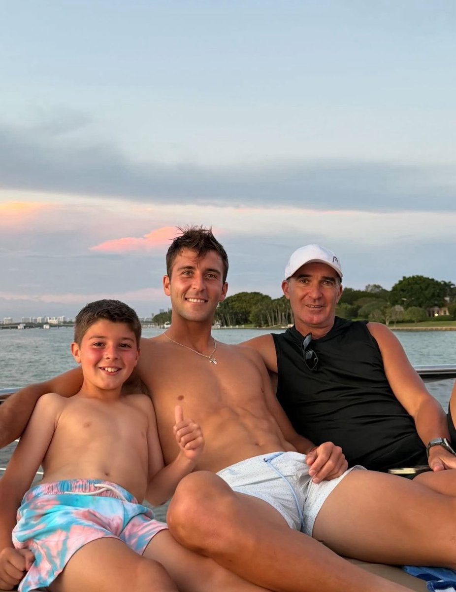 tometcheverry's tweet photo. Otro año más en este hermoso torneo @miamiopen 🇺🇸

Disfrutando adentro y afuera de la cancha.

Nos vemos el año que viene 🙌🏻 https://t.co/0c5sIvBwKv