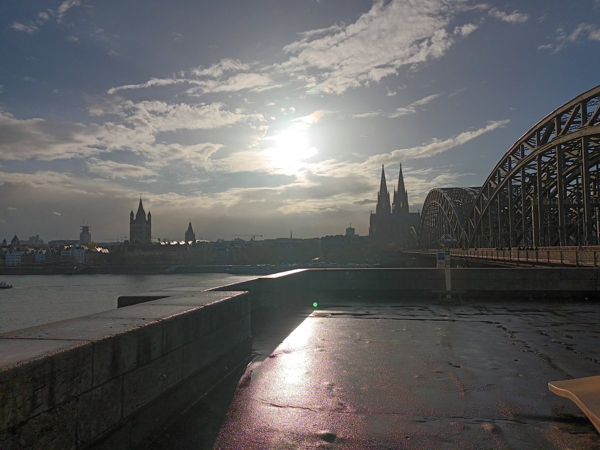 kristallnaach's tweet photo. Erst #Dom #Kapelle gucken

#Philharmonie #Köln #Kölle ❤️
#75JahreWolfgang😍#50JahreBAP
#Geburtstagsfeier🥳#Philharmonie

🤘#WolfgangNiedecken liest &amp; singt
aus dem Leben..am Piano ♥️ Mike
#Herting.."Zwischen Start und Ziel"
#unheilbar 🎶🎼🎷🎸🎤🤘#BAP
#Niedecken ♥ #NiedeckensBAP https://t.co/zw50pok5Xe