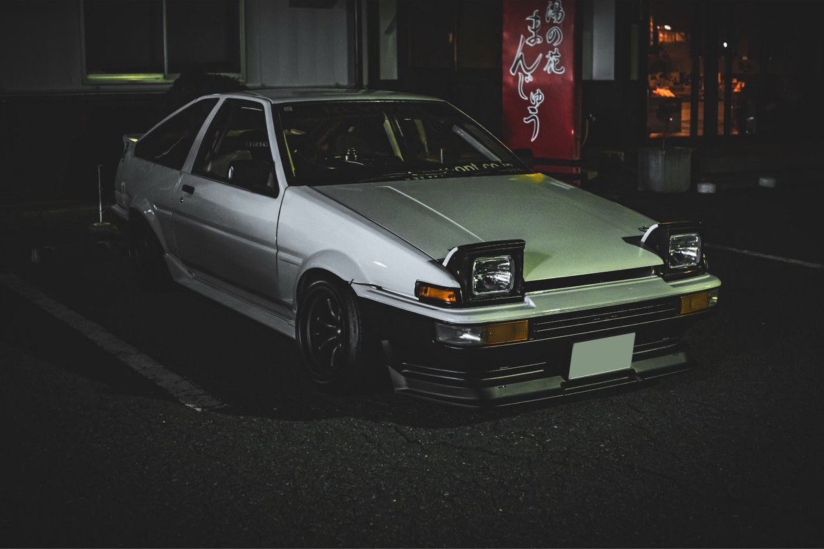 Ks_AE85kai_4AG's tweet photo. 下山。麓のコンビニへ。
ここでも新たな出会い🙌
クルマ見せていただいたけど同じ3ドア2名乗車の箱としては等長リンクの乗り味が気になる…！雰囲気良すぎます🥰

解散後安めのスタンドに案内してもらってはまさんともここでお別れ🥲
1日ほんとにありがとうございました‼️ https://t.co/1Qf7vGbObG