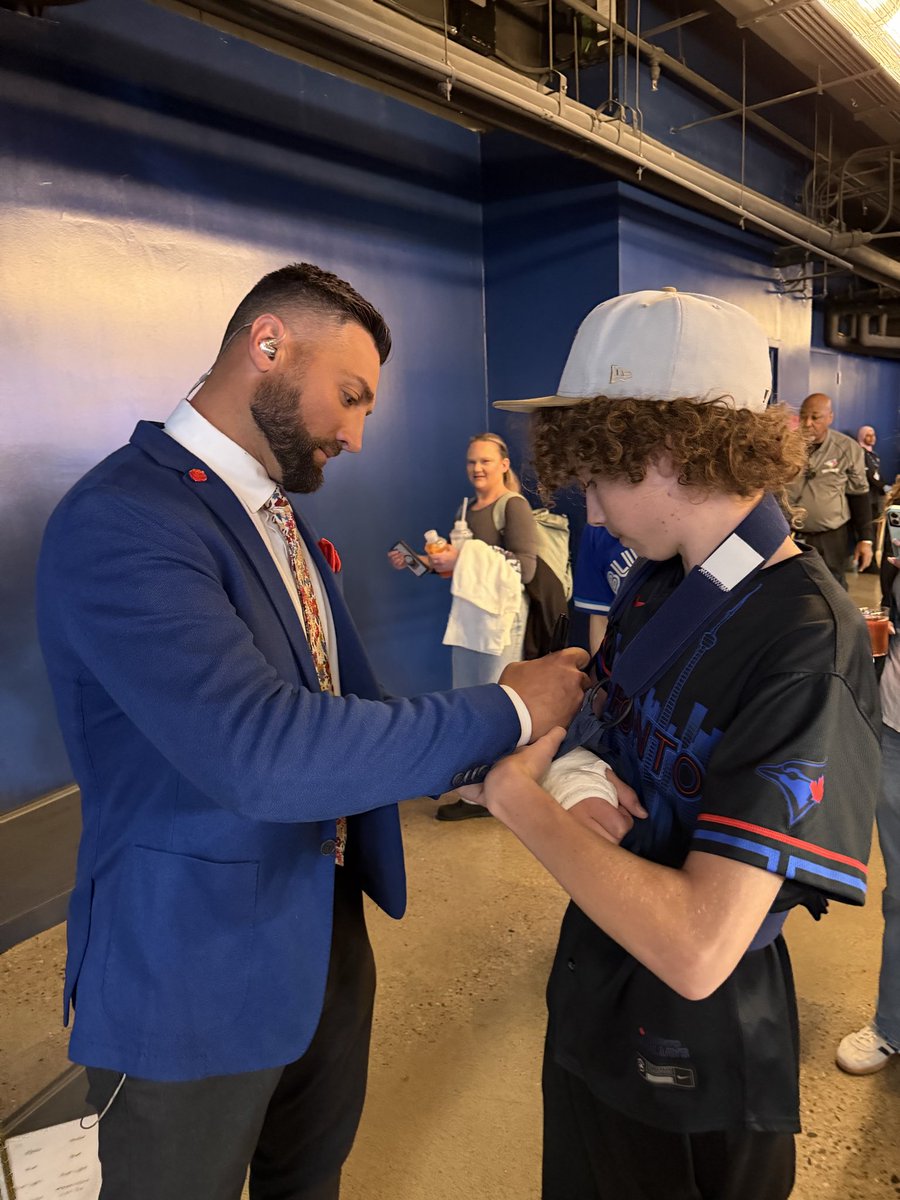 daveminogue's tweet photo. @KPILLAR4 thanks for making my kid’s day.@BlueJays https://t.co/z2pJxtm4RI