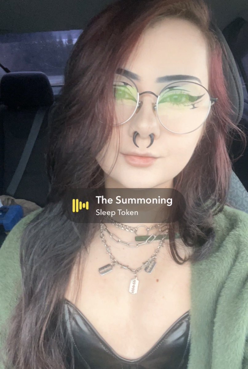 Mari 🌹 tweet media