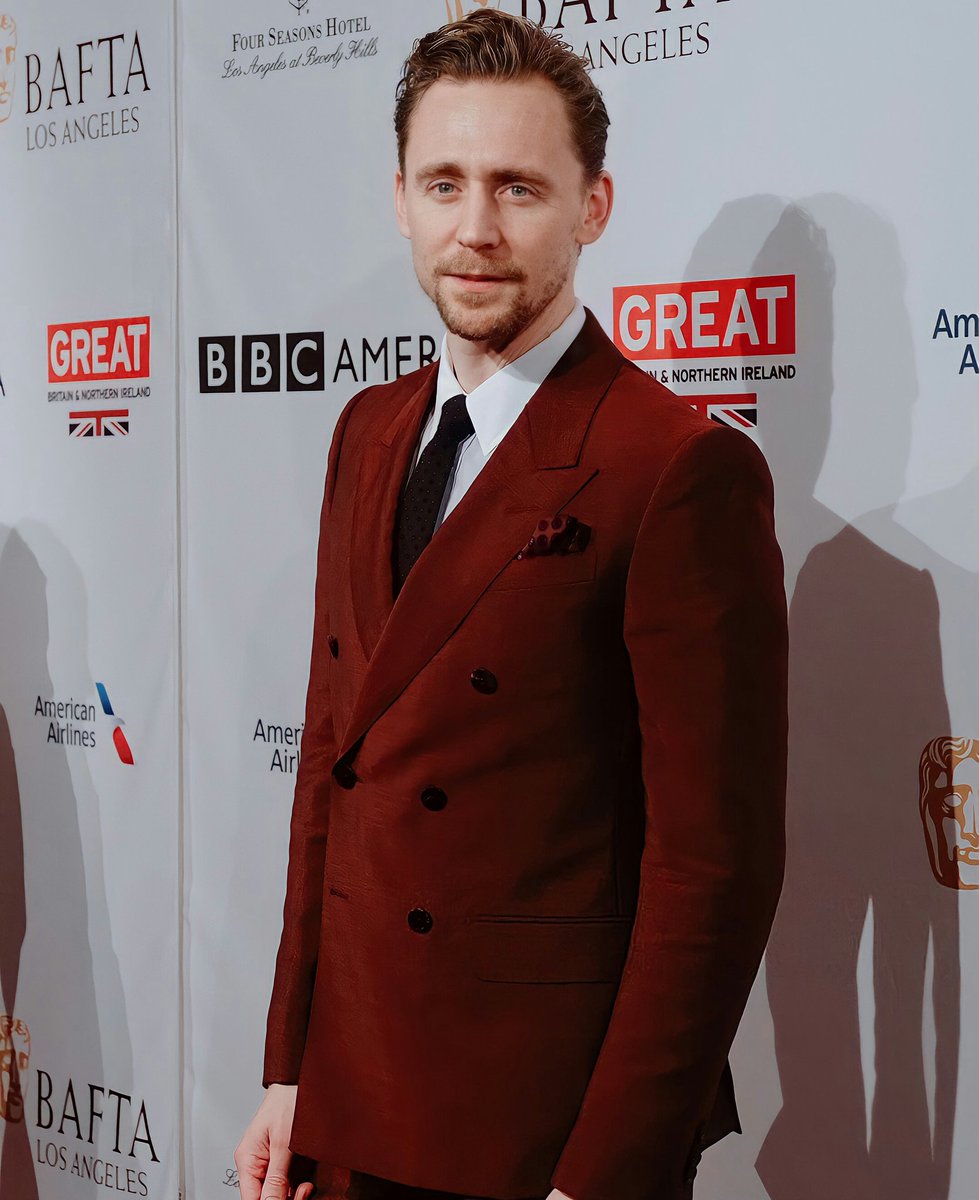 Best of Tom Hiddleston tweet media