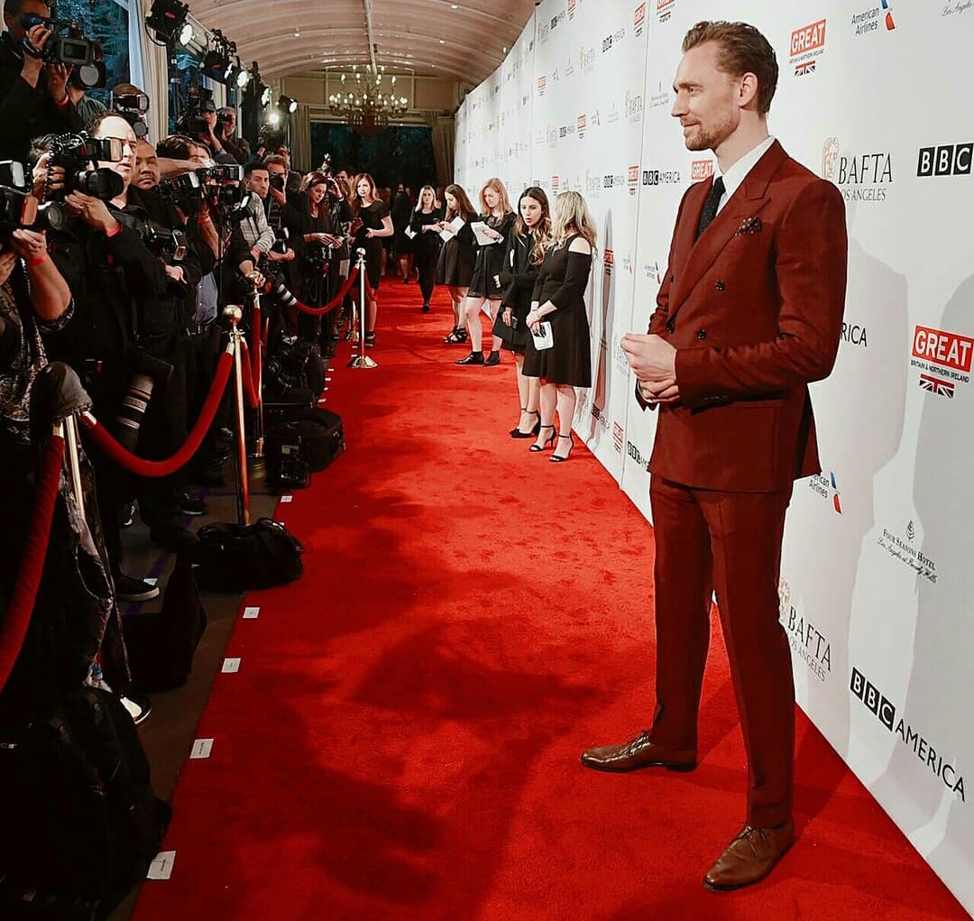 Tom Hiddleston in a red suit. ❤️