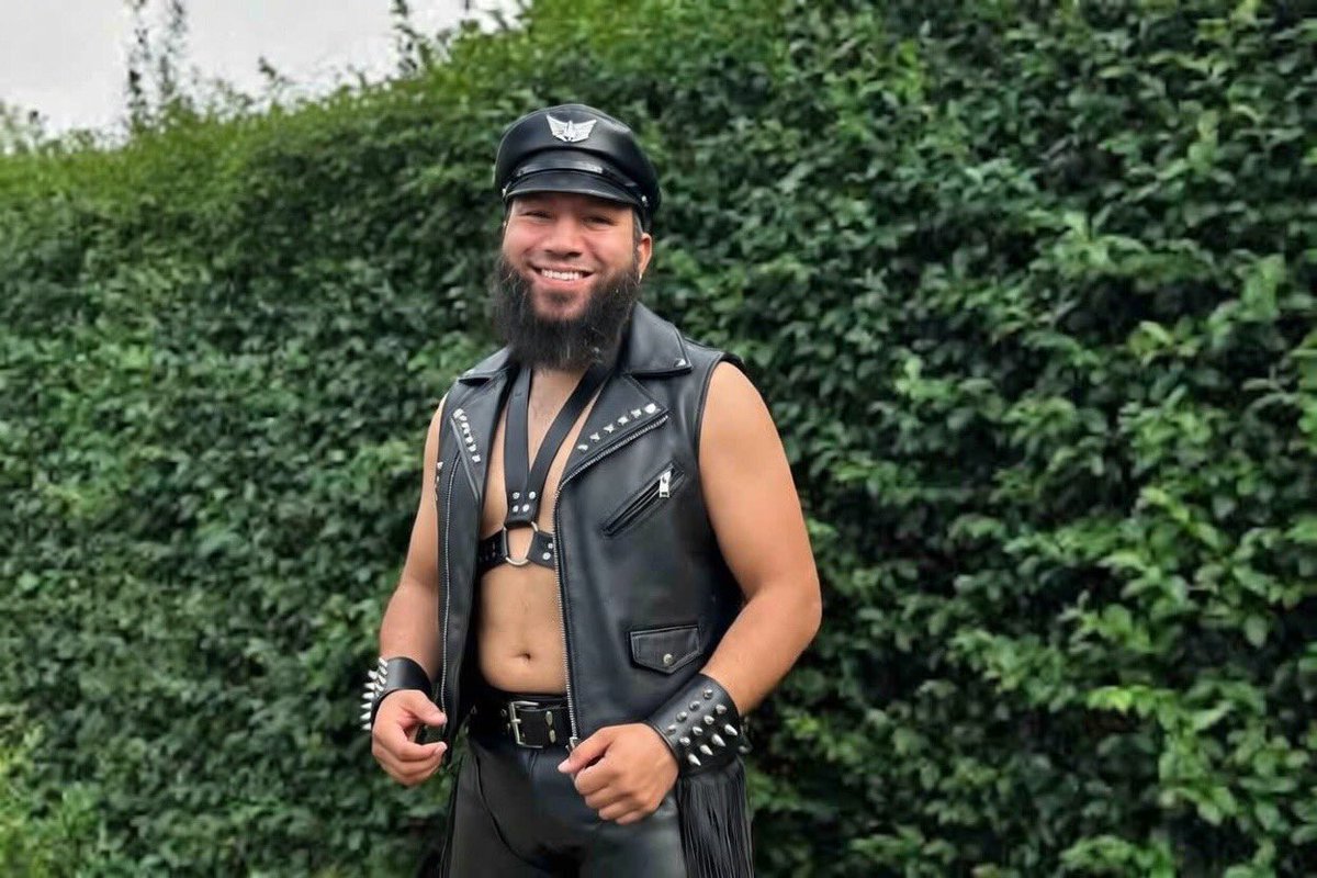 Johnny Blue tick tweet media