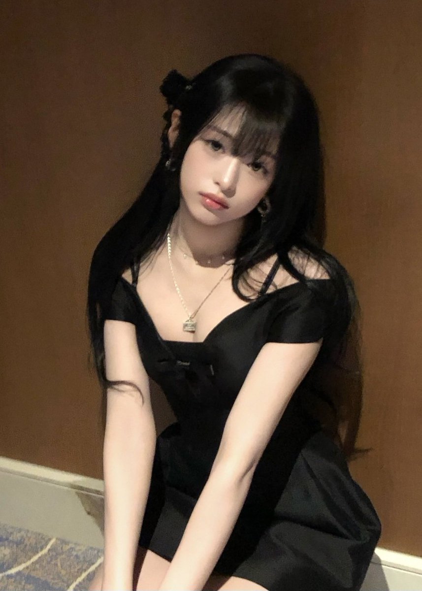 ahyeon pics tweet media