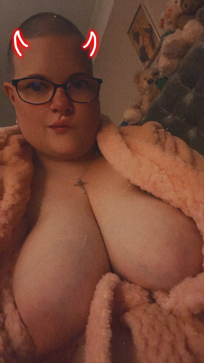 𝕄𝕣𝕤 𝕃𝕖𝕟𝕟𝕚𝕖 𝔹𝕖𝕝𝕝𝕫 tweet media