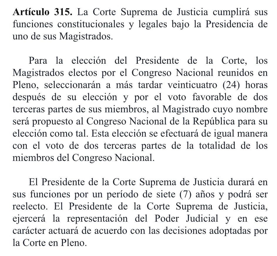 JorgeCalix's tweet photo. Sobre la elección del nuevo Presidente de la Corte Suprema de Justicia, abro hilo para aclarar dudas 🧵:

¿Quién elige al presidente del Poder Judicial?

Al revisar el artículo 315 de la Constitución de la República se puede observar el procedimiento de elección del titular del Poder Judicial, que consiste en que una vez electos, los 15 magistrados se reúnen y con el voto de 2/3 de sus miembros, es decir al menos 10 magistrados, seleccionan al candidato que será propuesto ante el Congreso Nacional para que este, con el voto de 2/3 de sus miembros, equivalente a 86 diputados, decidan si acepta la propuesta o no, por lo que es claro que la elección la realiza el Congreso Nacional a propuesta de la Corte Suprema de Justicia.

La Constitución es clara: los magistrados proponen al Congreso y es el Congreso con 86 votos el que elige al presidente del Poder Judicial.