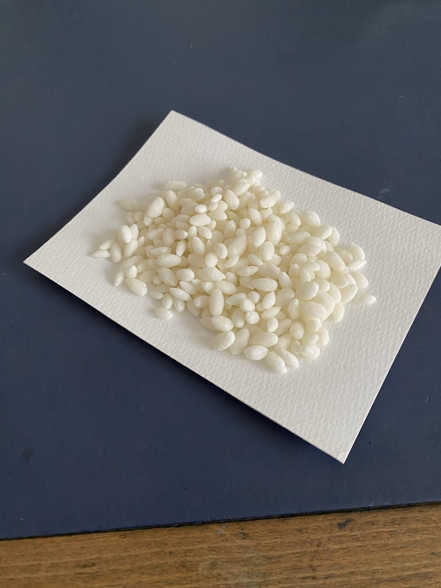 itodesignstudio's tweet photo. 春休み中の中3になる娘
「暇だー」と、
樹脂粘土で白米を作っている

父は心配です https://t.co/ng9i8DjWVc