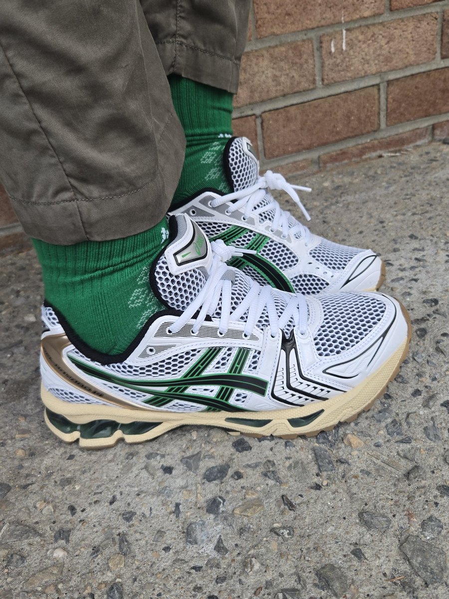 trudyspeaks's tweet photo. Oh well my pants don't match and high as heck
π: Asics Gel Kayano 14 'White Hinoke Beige'
#kotd #Asics #asicsonly #asicssociety #asicsgelkayano14 https://t.co/RC3HyHxPK2