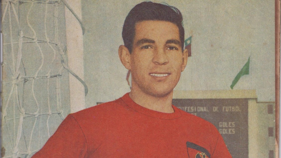 Cooperativa's tweet photo. [AUDIO] El recuerdo de Igor Ochoa ante la partida de Félix Landa, exjugador de Unión Española https://t.co/rsnVFX9nTc #Cooperativa90 https://t.co/gTI7vNE2JI
