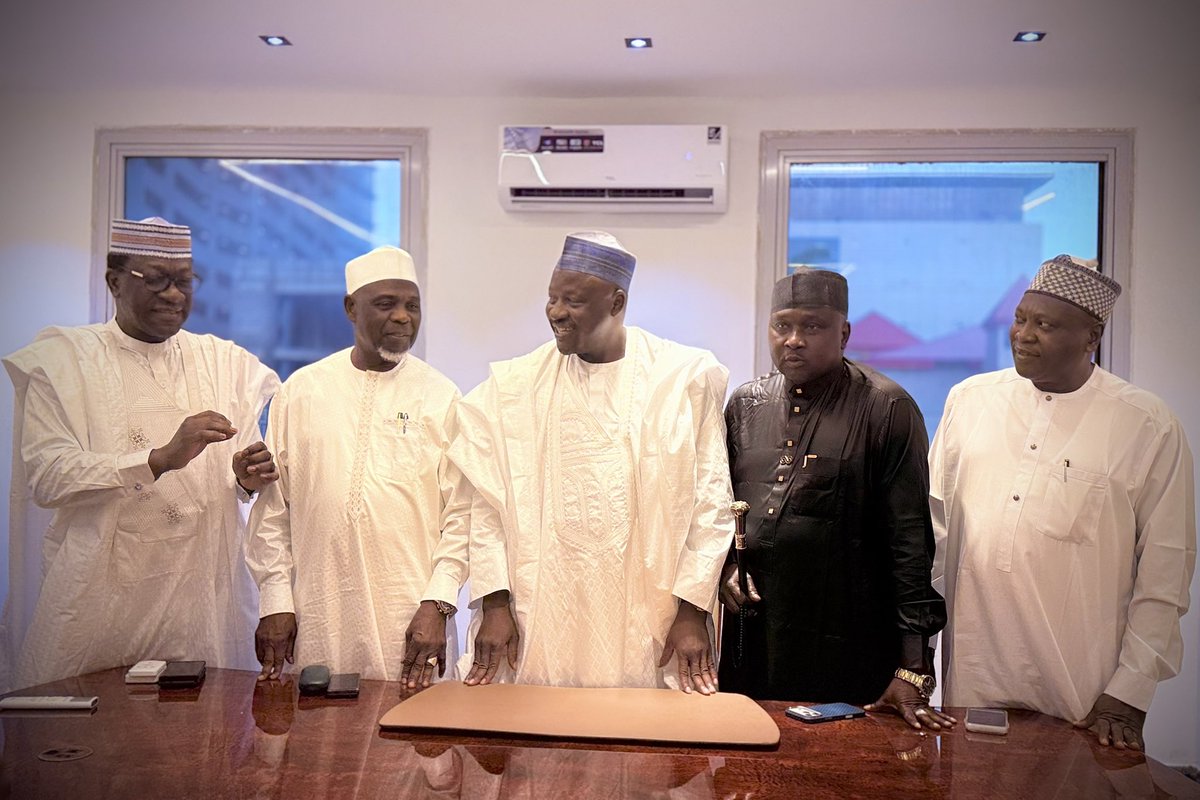 BREAKING NEWS: Kano South concerned legislators convene a critical meeting under the leadership of Sen. Kawu Sumaila OFR in Abuja this evening 30/03/2026.