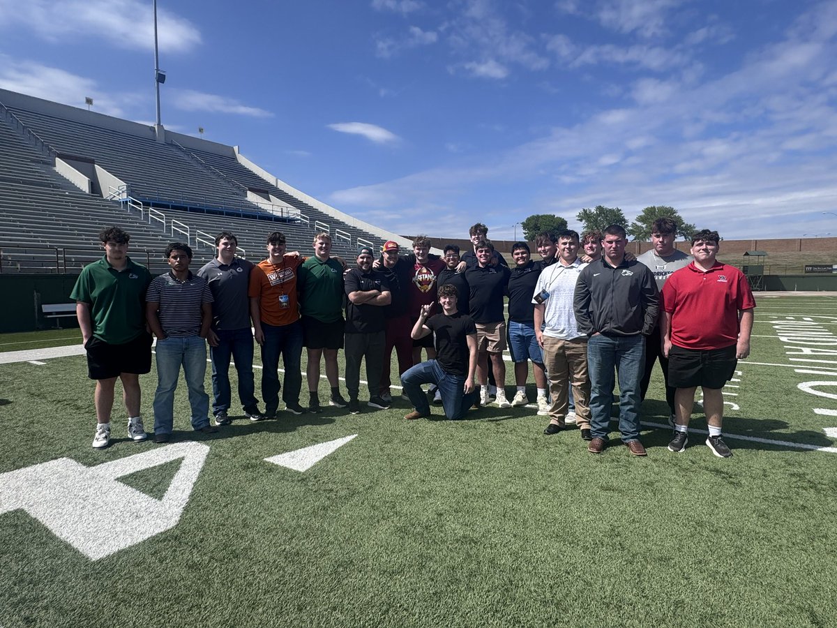 AsbraDustin's tweet photo. Had a great time at @MSUTexasFB glad to be able to talk to @Coach_TPreston and @FBCoachLeonard and other staff.
@RRCRFootball 
@GRIT_FIT_ 
@KameronAsbra 
@btex0127 
@CoachVardeman 
@CoachMLeonard https://t.co/o9HZzFo6VI