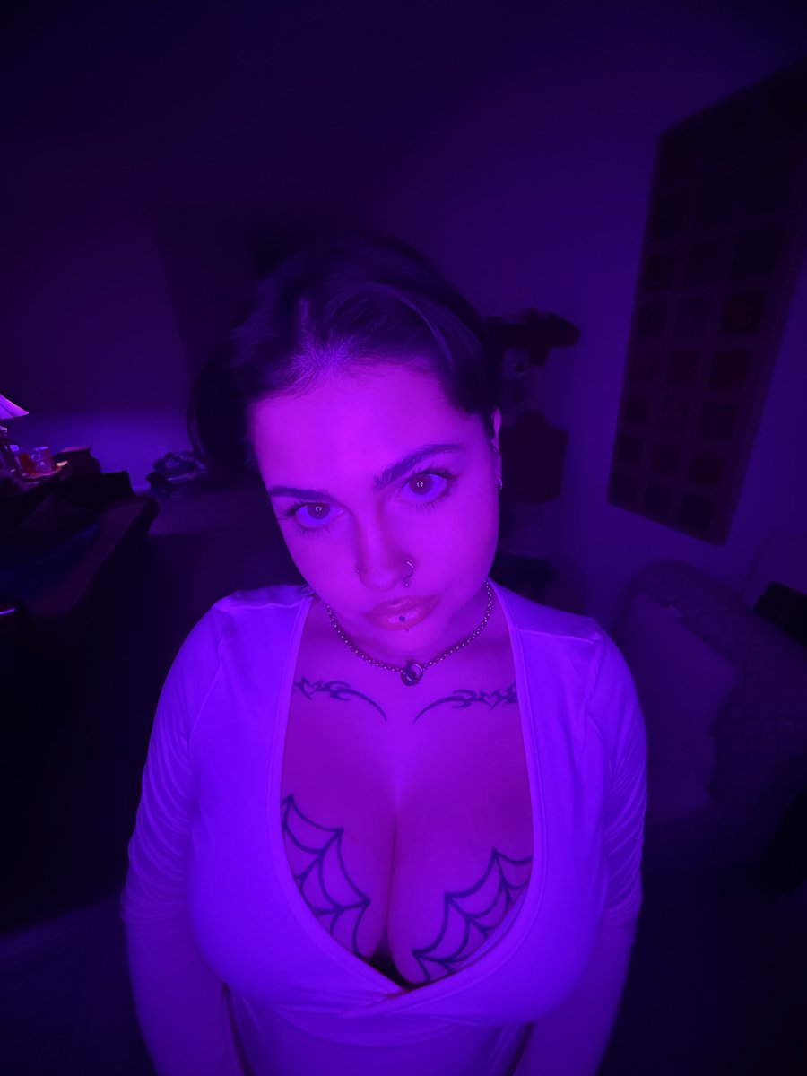 abbiemblair's tweet image. ✨#tattoos #spiderweb #spiderwebtattoo