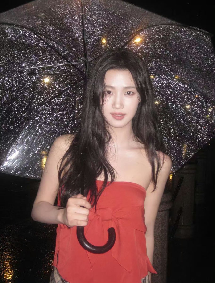 lrenelu's tweet photo. Rainy season is coming. Wet streets, blurry lights and that calm feeling like the world is taking a deep breath 🌧️ https://t.co/u4gllrwgia